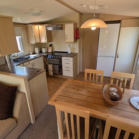 Red Squirrel Holiday Home In The Countryside, 10 Mins To Lligwy Beach Llandyfrydog 外观 照片