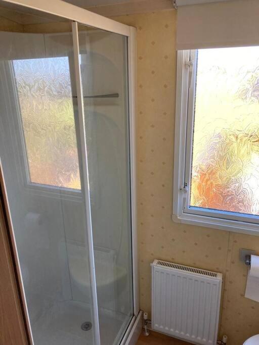 Red Squirrel Holiday Home In The Countryside, 10 Mins To Lligwy Beach Llandyfrydog 外观 照片