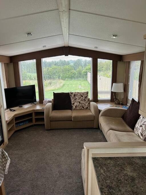 Red Squirrel Holiday Home In The Countryside, 10 Mins To Lligwy Beach Llandyfrydog 外观 照片