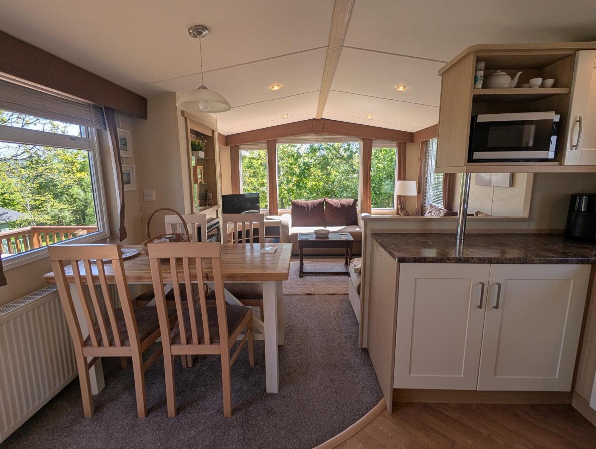 Red Squirrel Holiday Home In The Countryside, 10 Mins To Lligwy Beach Llandyfrydog 外观 照片